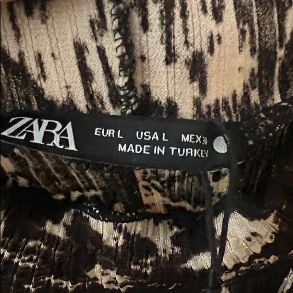 Zara long sleeve animal print dress with pleated stretch accordion fabric Large - Picture 4 of 10